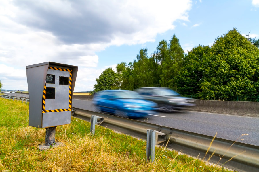 Avantages d'un calculateur d'amende pour excès de vitesse